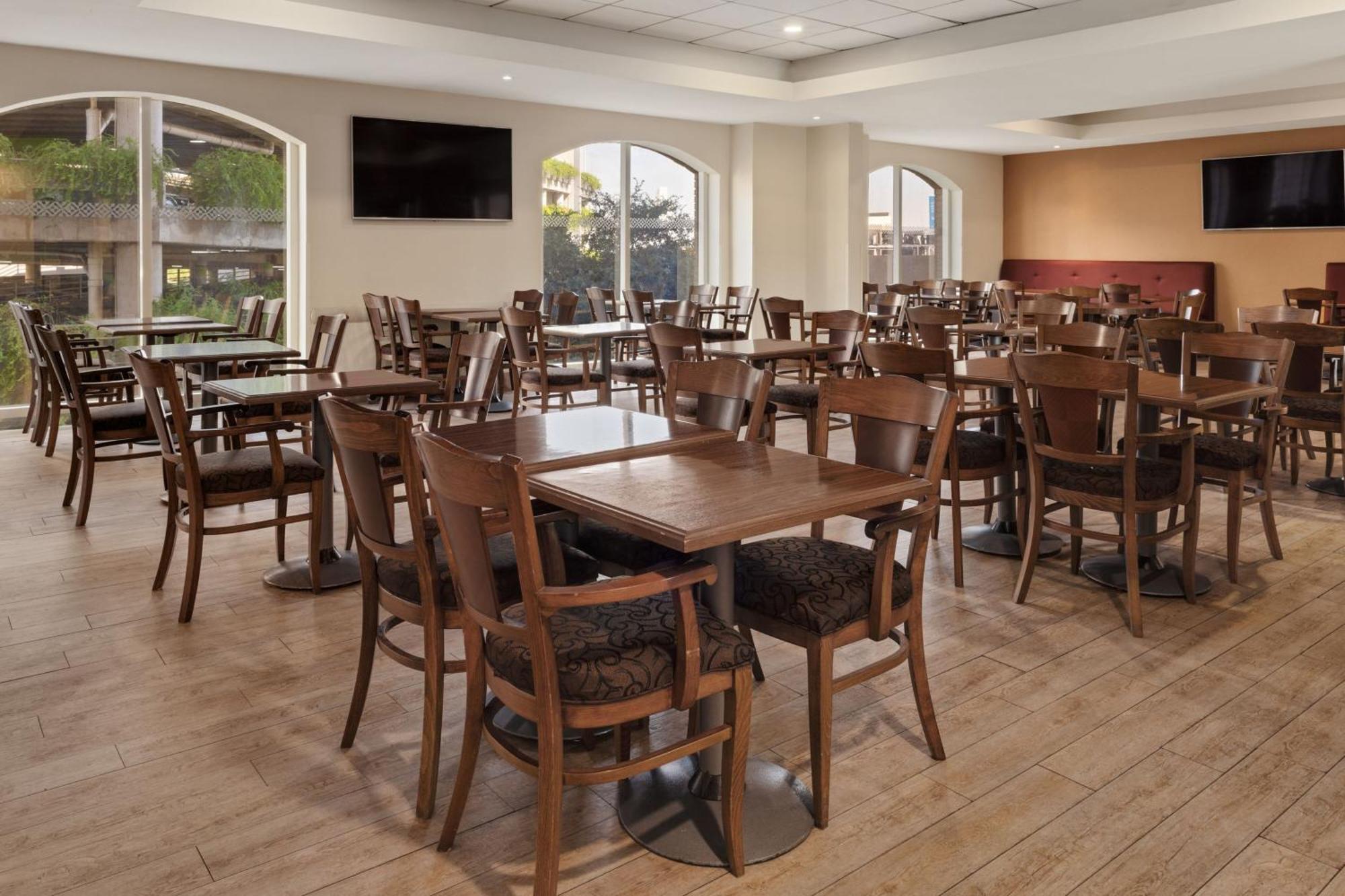 Four Points By Sheraton Galerias 5*