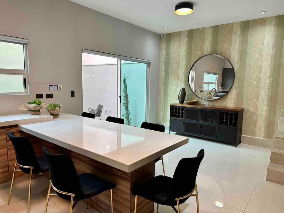 Amplia Casa De 5 Habitaciones, Estilo, Confort Y Diseno Unico Garantizados Holiday home Monterrey