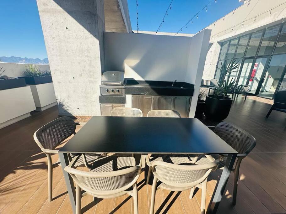 Modern Steps From Santa Lucia 2bds/6 Pax * Monterrey