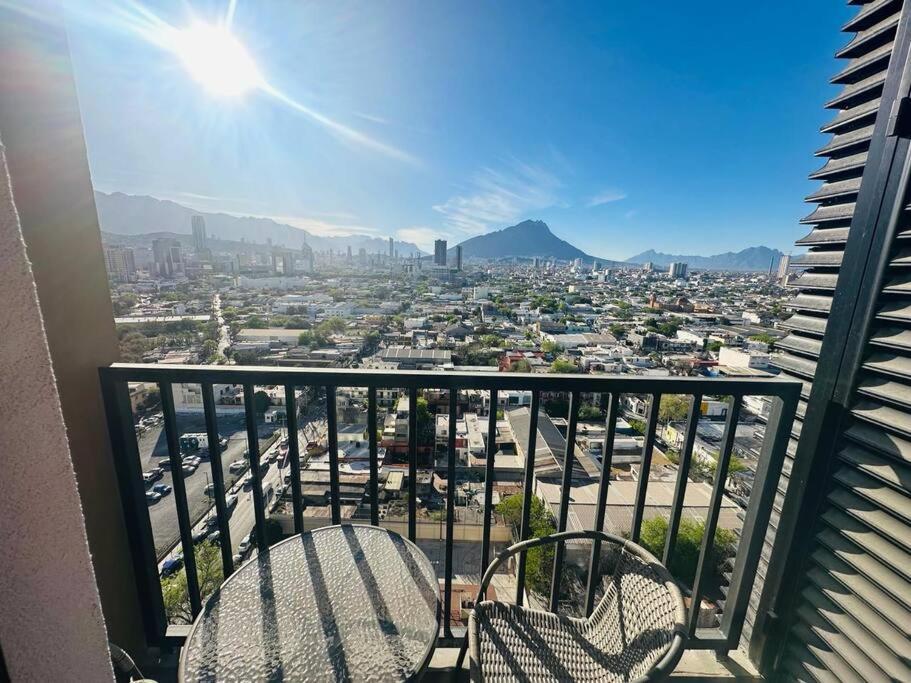 Modern Steps From Santa Lucia 2bds/6 Pax
