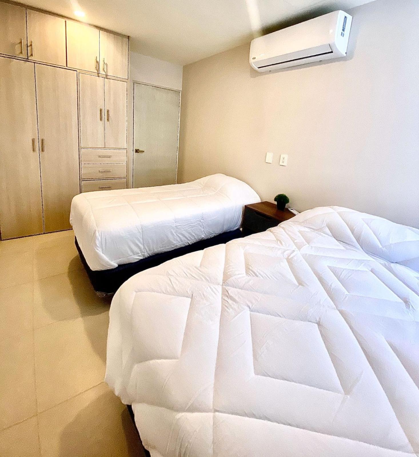 Departamento Exclusivo Enfrente De Arena * Monterrey