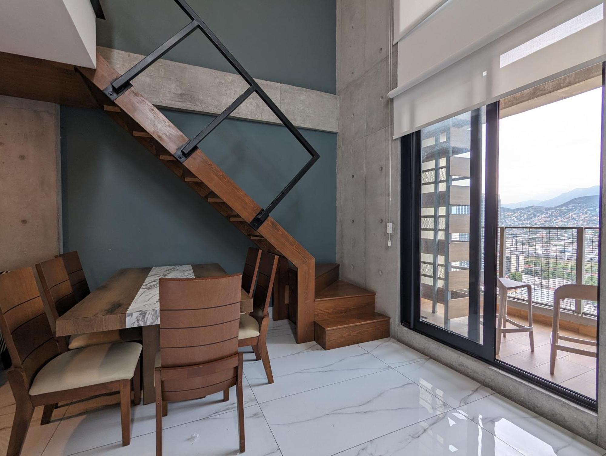 Luxury Loft Living At Landmark High Rise *