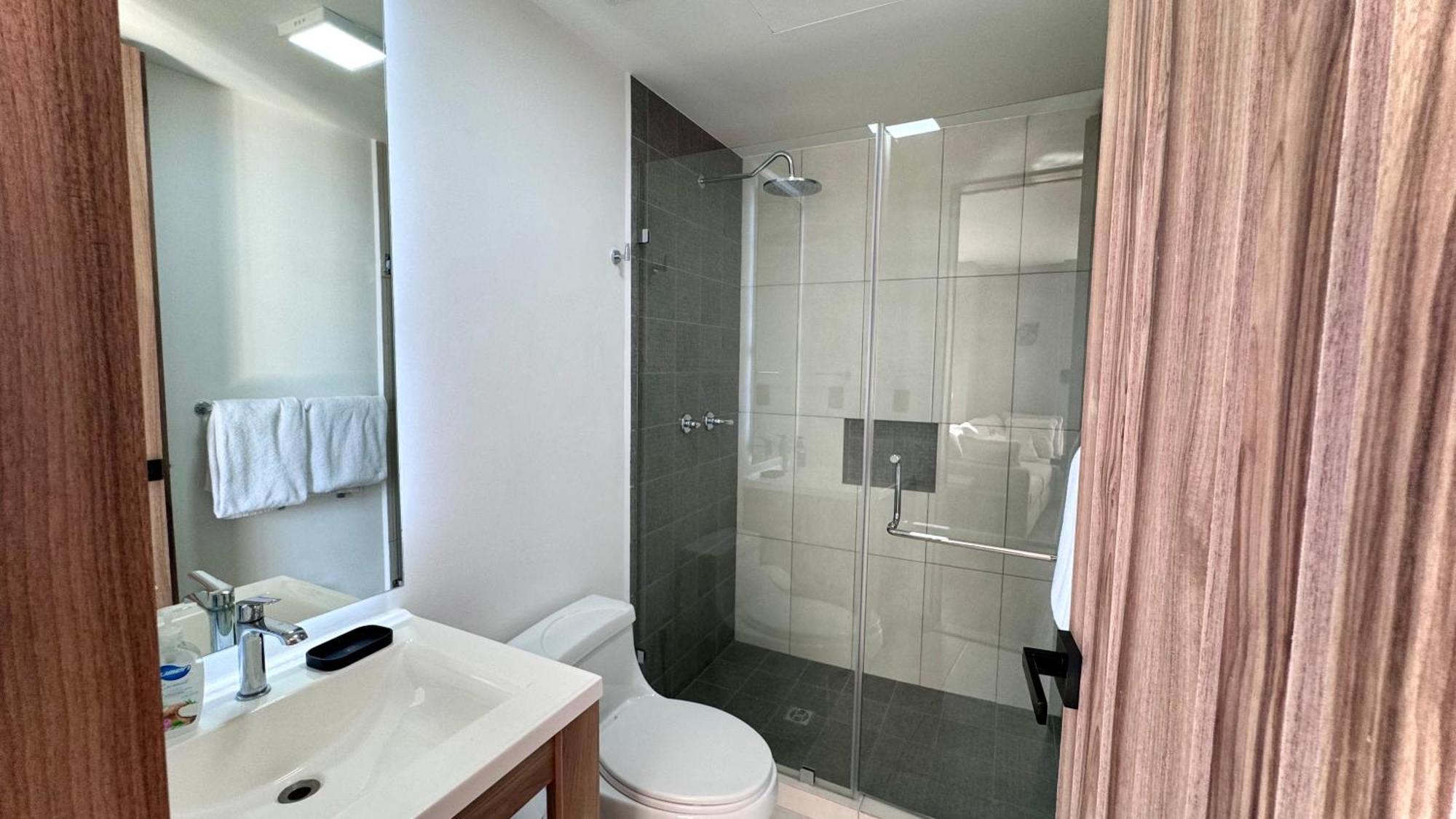 Kyo Aluna 2002 Luxury Apartamento
