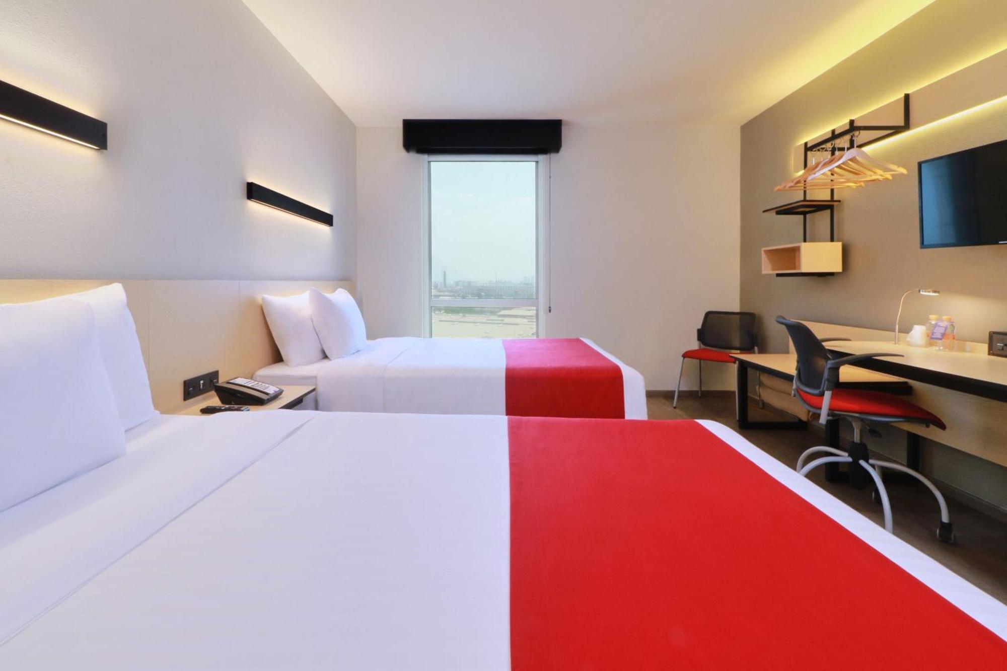 Hotel Express By Marriott Universidad