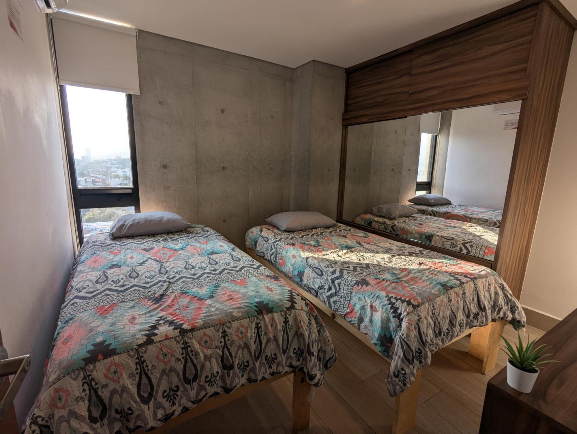 Luxury Loft Living At Landmark High Rise Apartamento