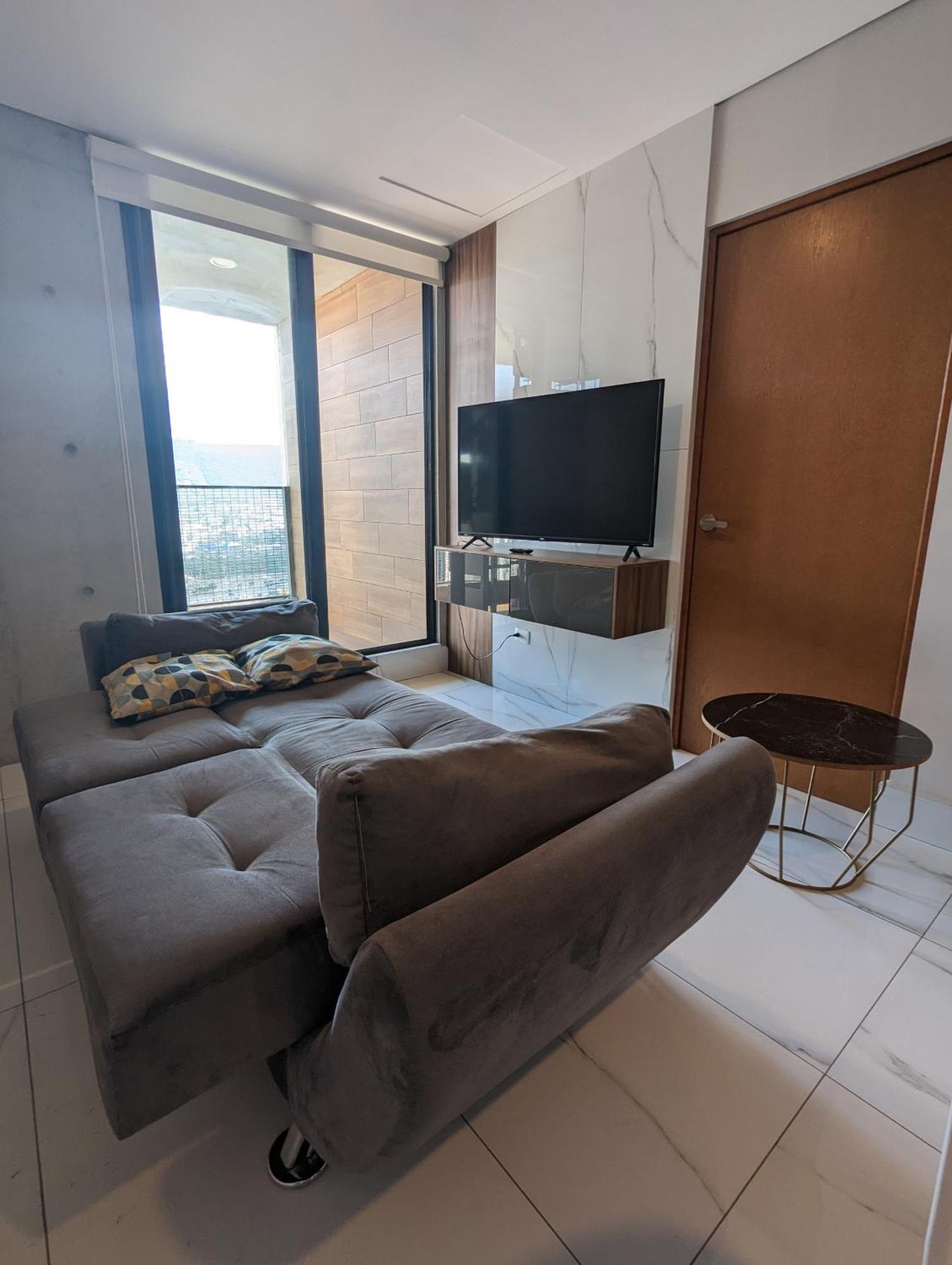 Luxury Loft Living At Landmark High Rise *