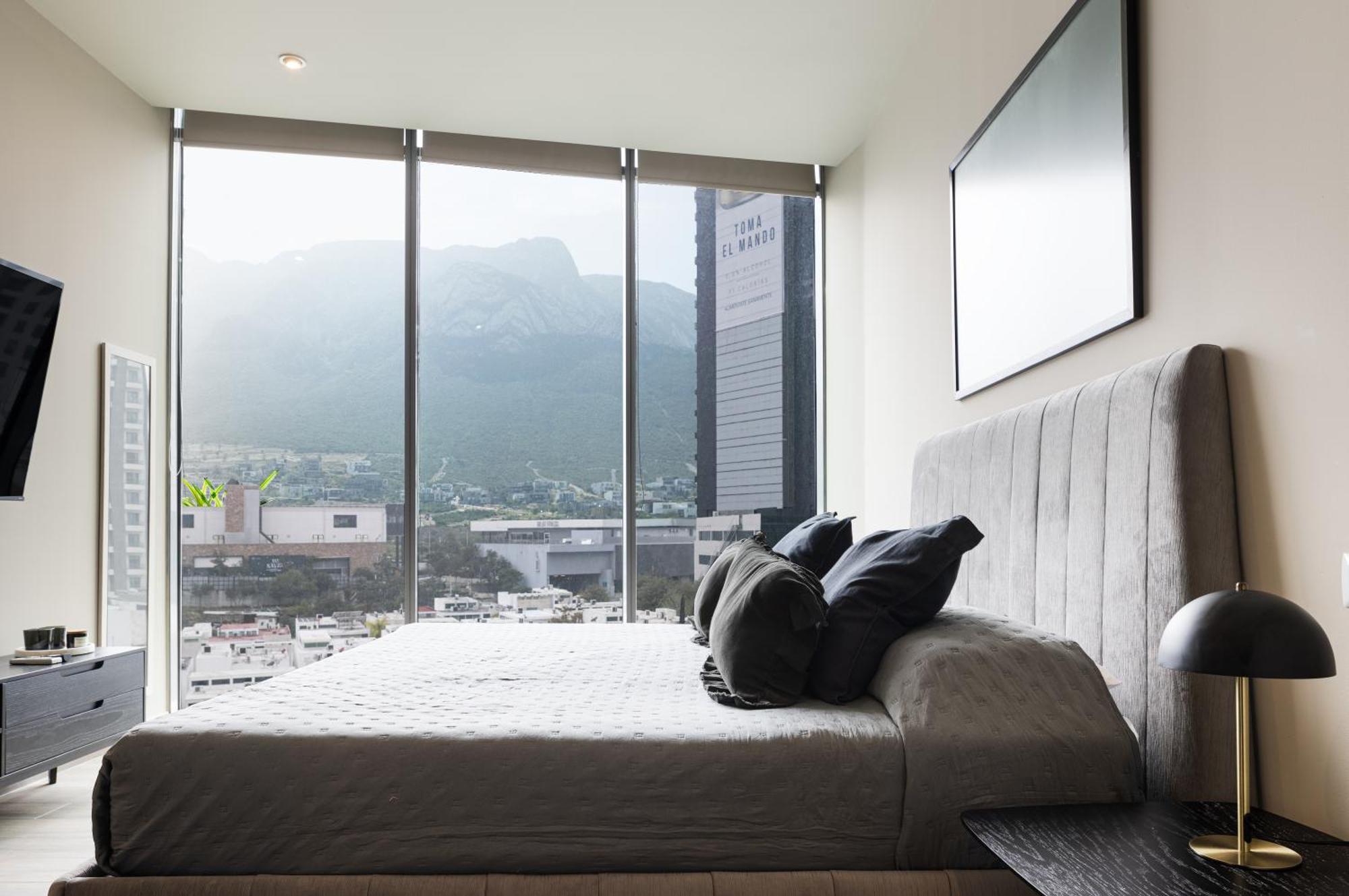 Modern With Pool And Mountain Views