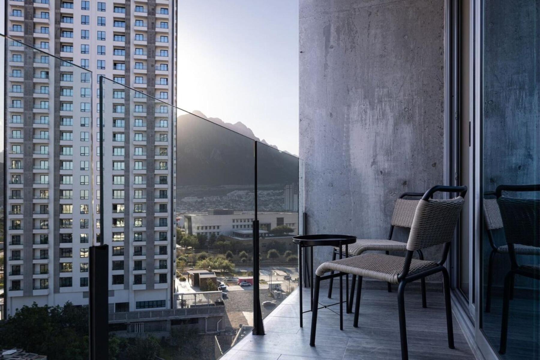 Modern With Pool And Mountain Views Apartamento *