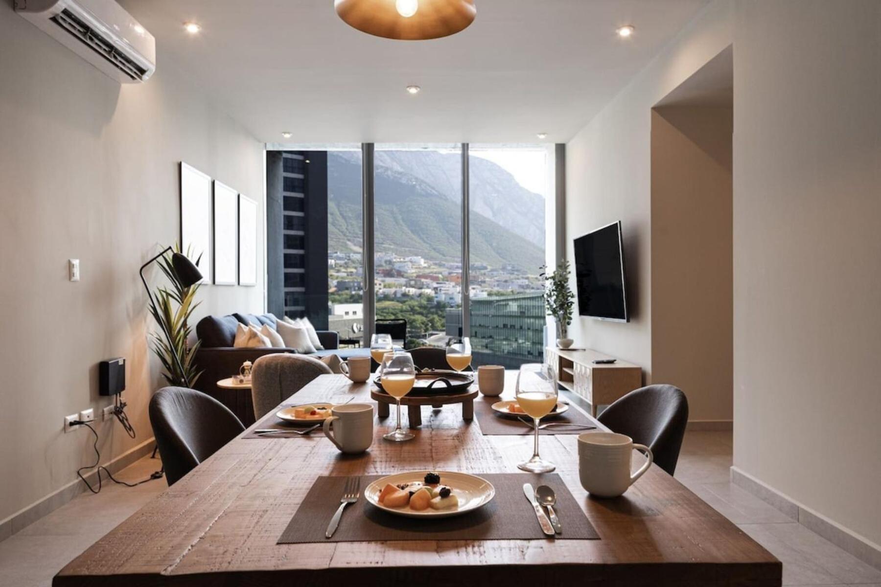 Modern With Pool And Mountain Views