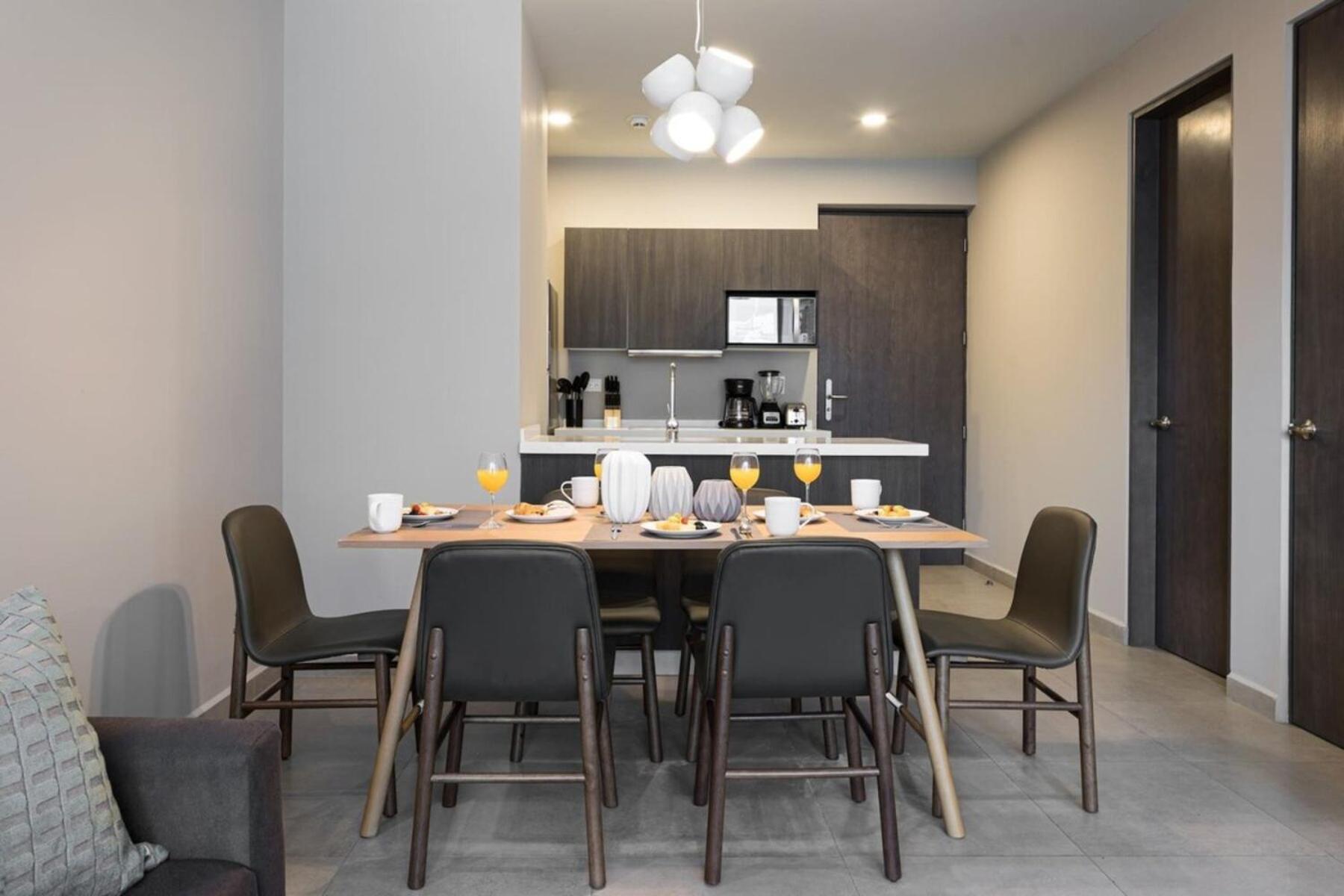 Modern With Pool And Mountain Views Apartamento *