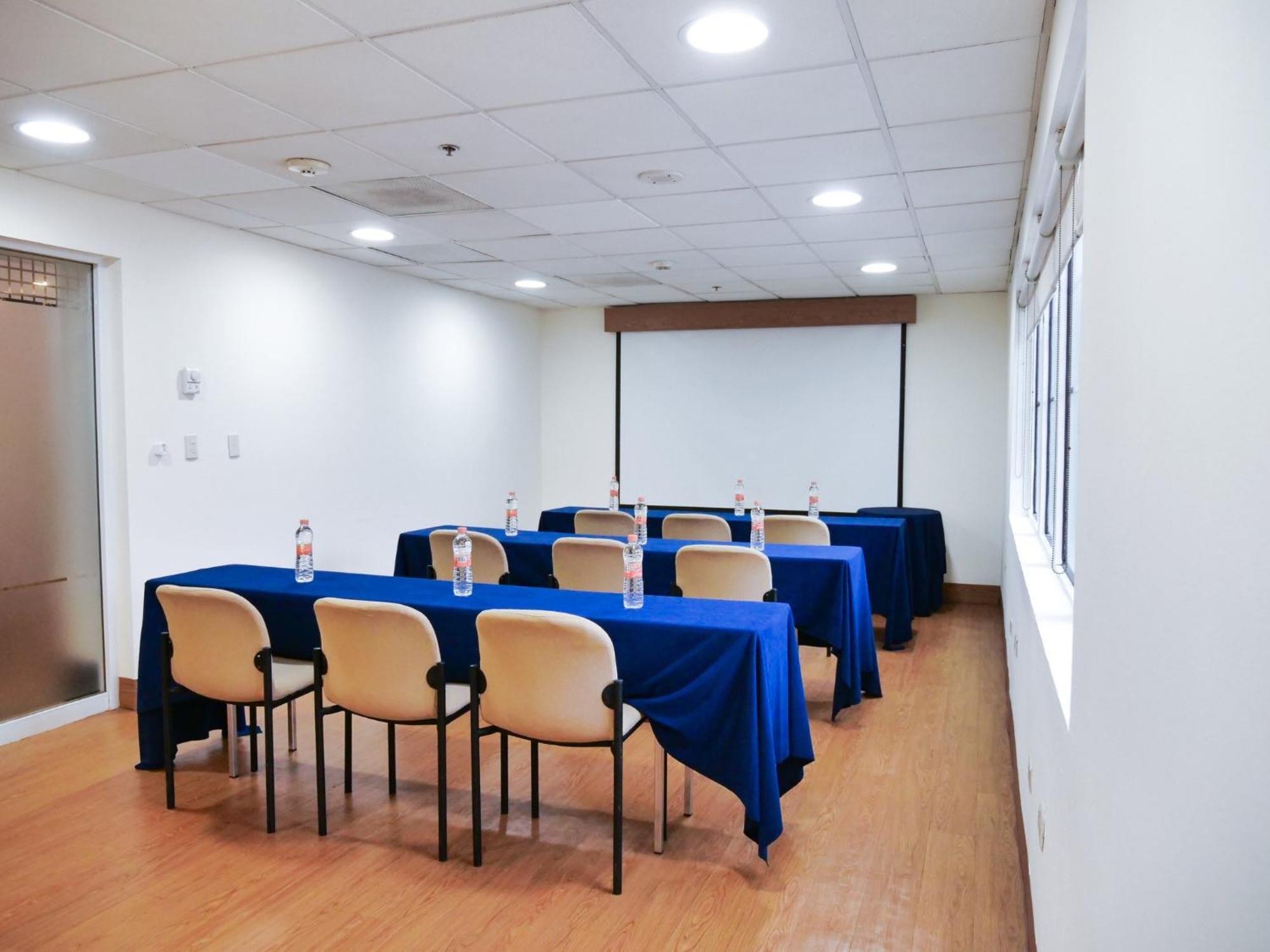 Hotel Express Galerias-san Jeronimo, An Ihg