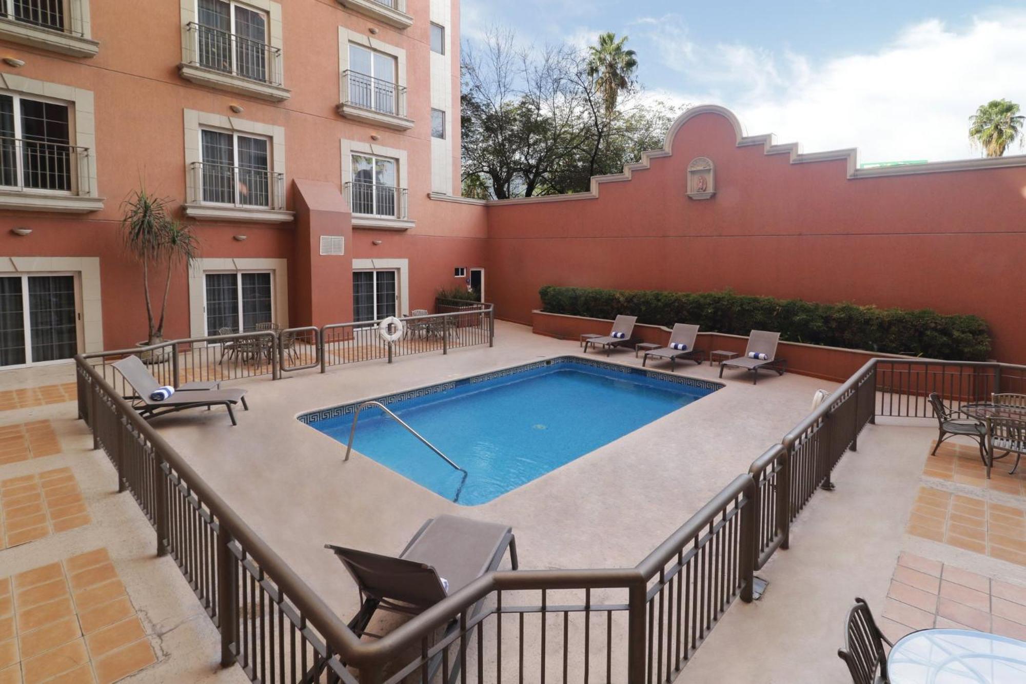 Hotel Express Galerias-san Jeronimo, An Ihg 4*