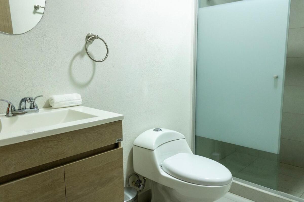 Lux 2 Bedroom Apartment, Swimming Pool, Gym And Free Parking Spot In Downtown Apartamento Monterrey