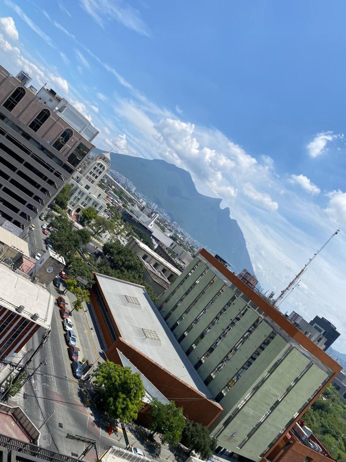 Apartamento Lux 2 Bedroom Apartment, Swimming Pool, Gym And Free Parking Spot In Downtown Monterrey