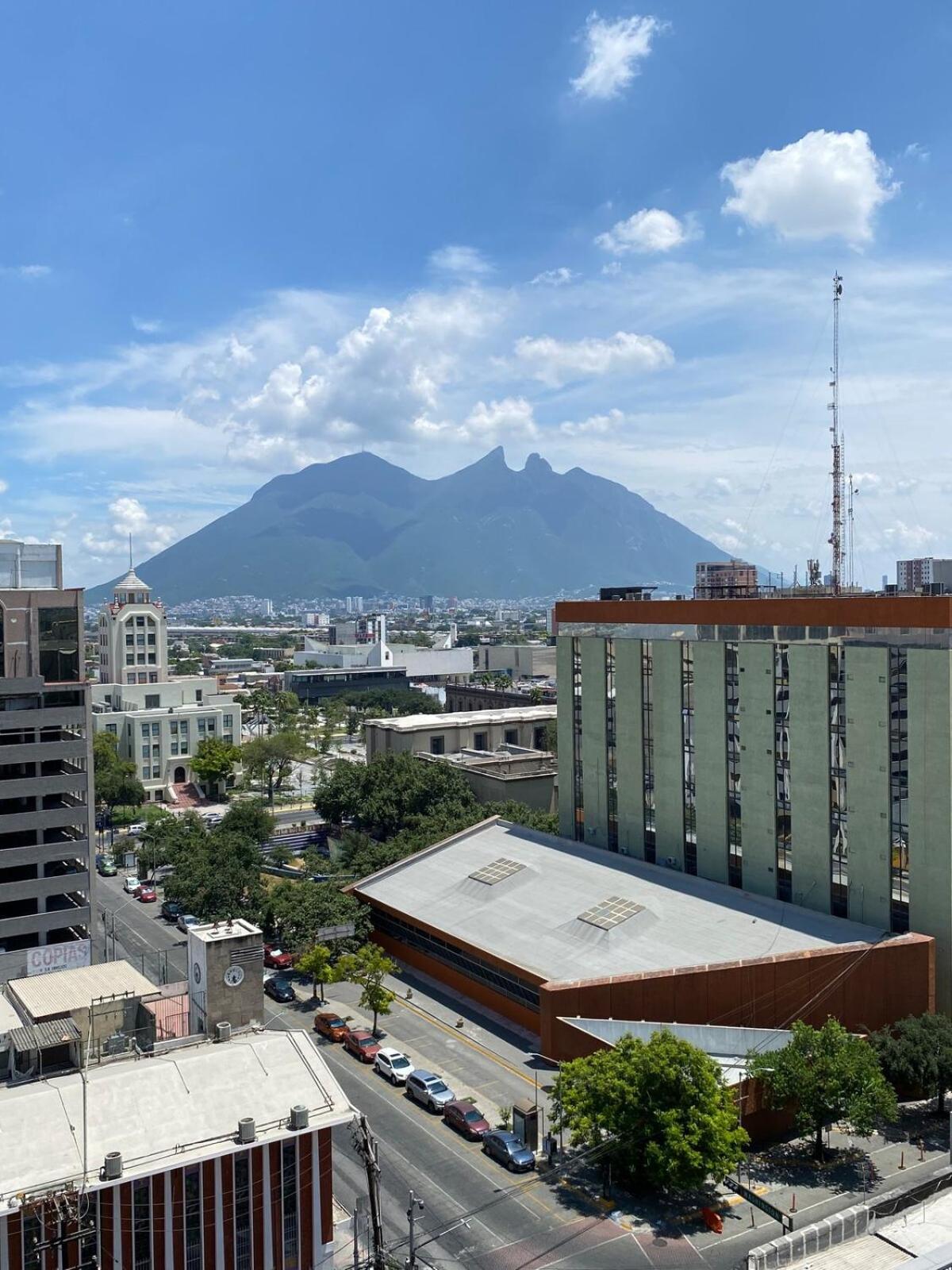 Lux 2 Bedroom Apartment, Swimming Pool, Gym And Free Parking Spot In Downtown Apartamento *