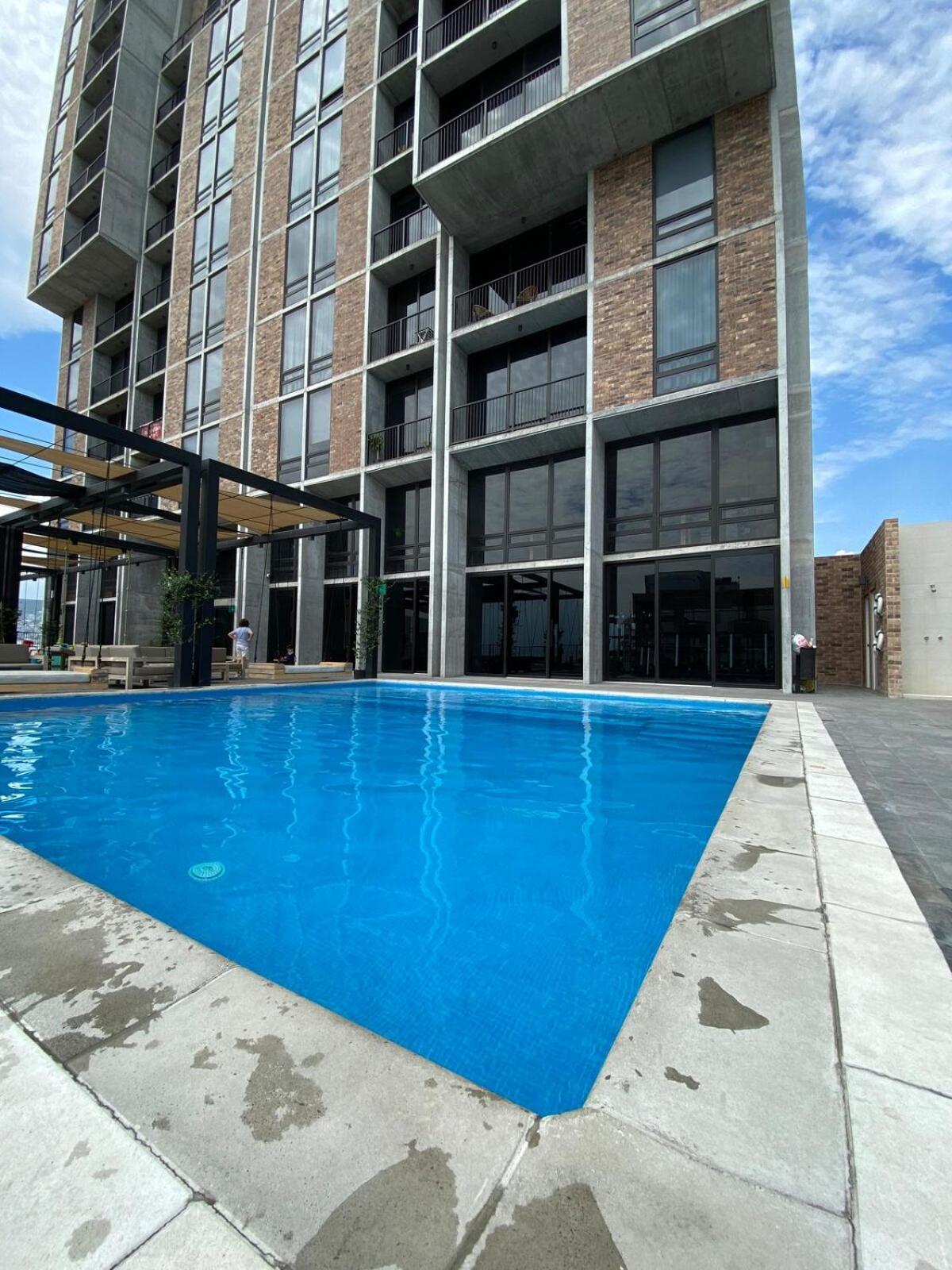 Lux 2 Bedroom Apartment, Swimming Pool, Gym And Free Parking Spot In Downtown Apartamento Monterrey
