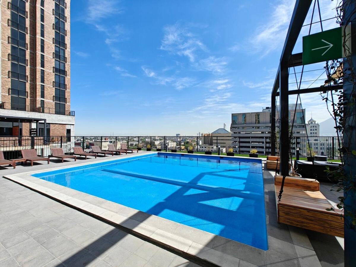 Lux 2 Bedroom Apartment, Swimming Pool, Gym And Free Parking Spot In Downtown Monterrey