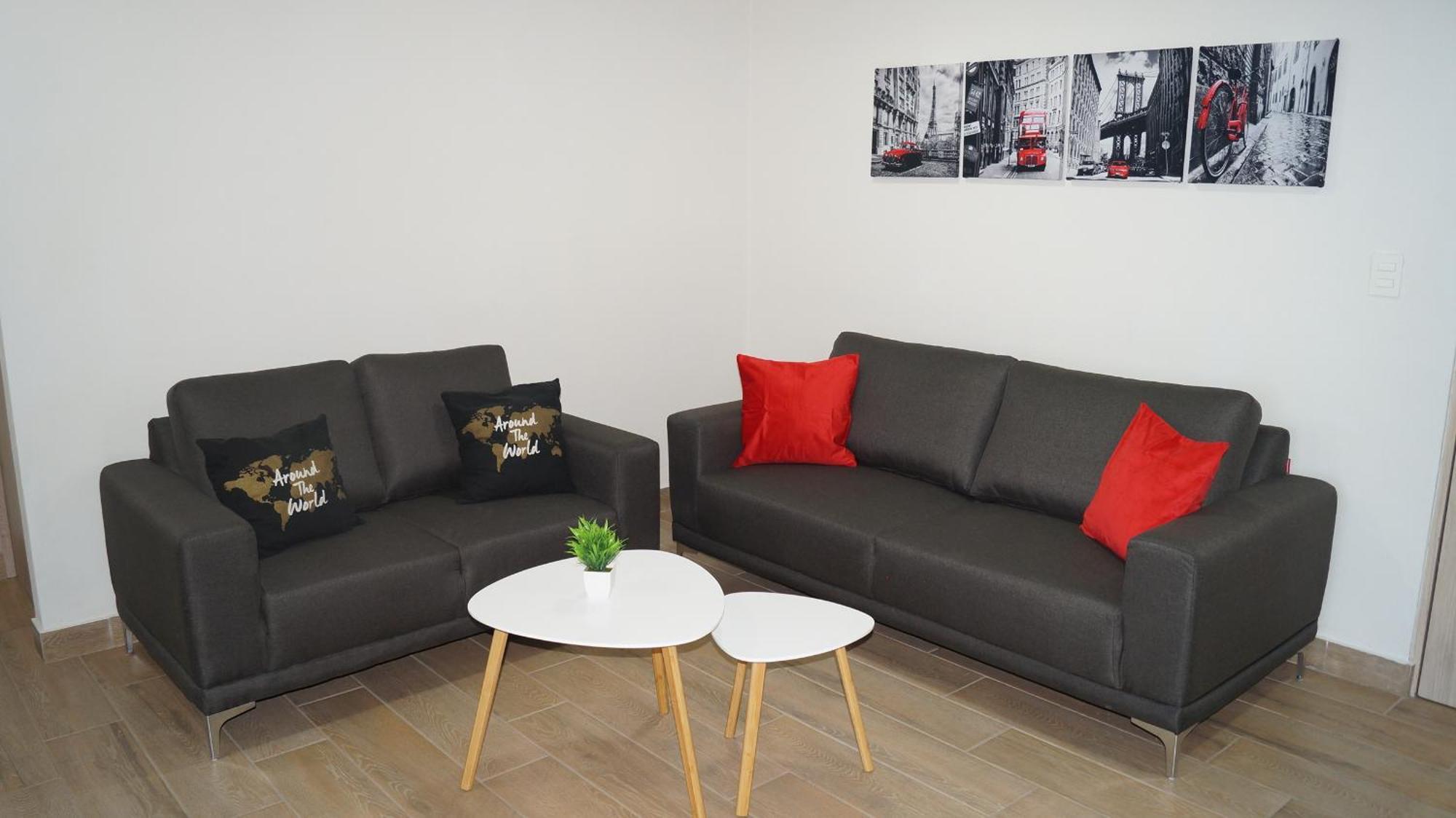 Lux 2 Bedroom Apartment, Swimming Pool, Gym And Free Parking Spot In Downtown *