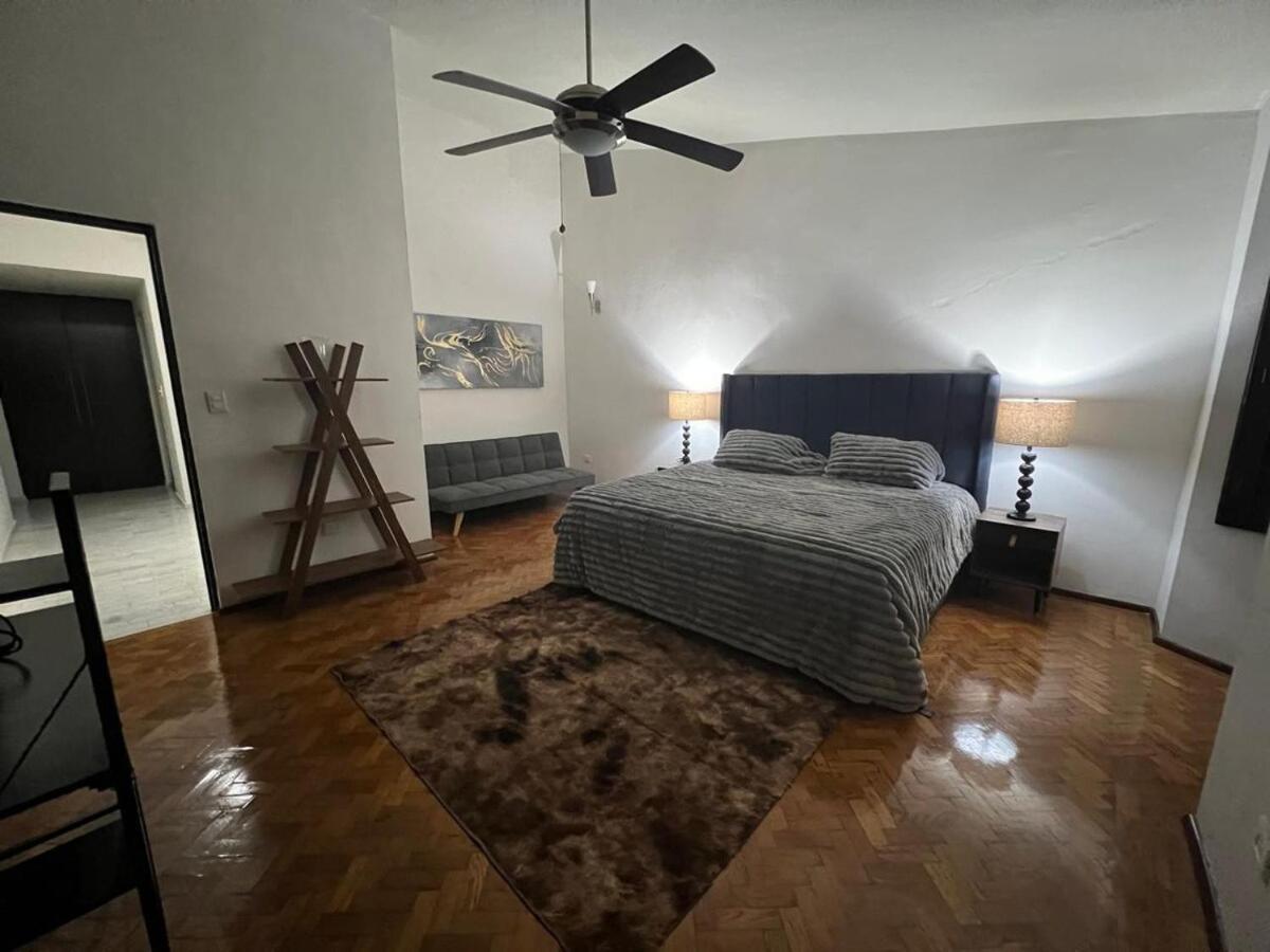 Spacious & Comfortable Exclusive Neighborhood Сasa de vacaciones
