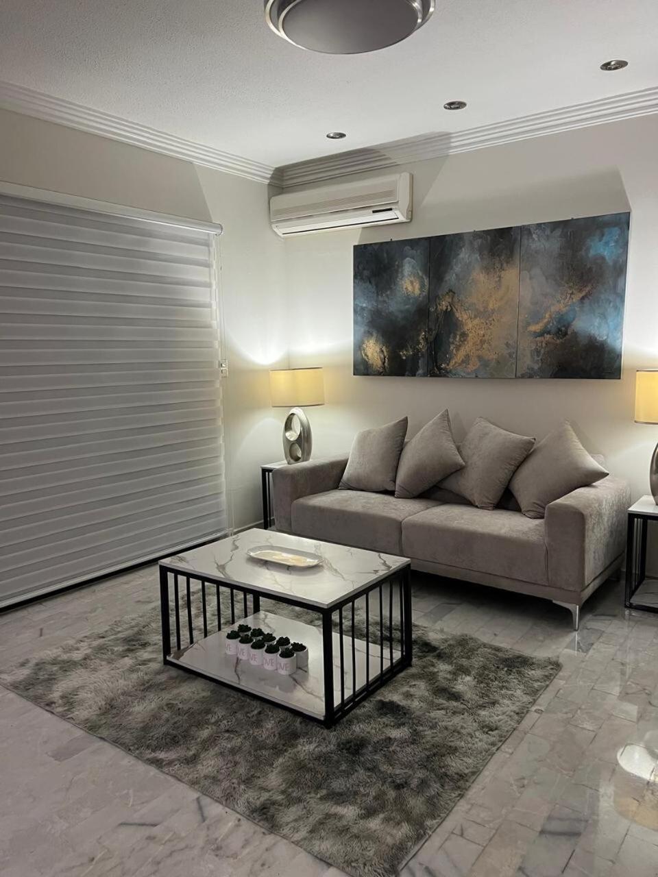 Spacious & Comfortable Exclusive Neighborhood Сasa de vacaciones Monterrey