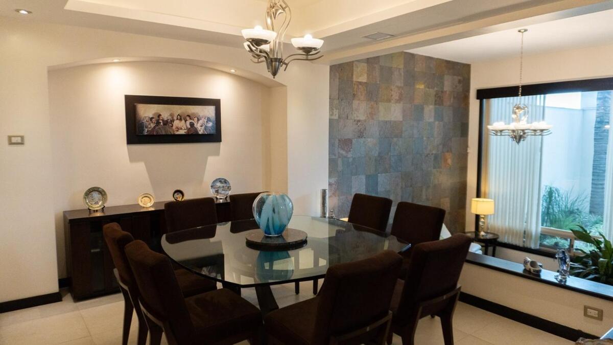 Casa Unica Recientemente Renovada * Monterrey