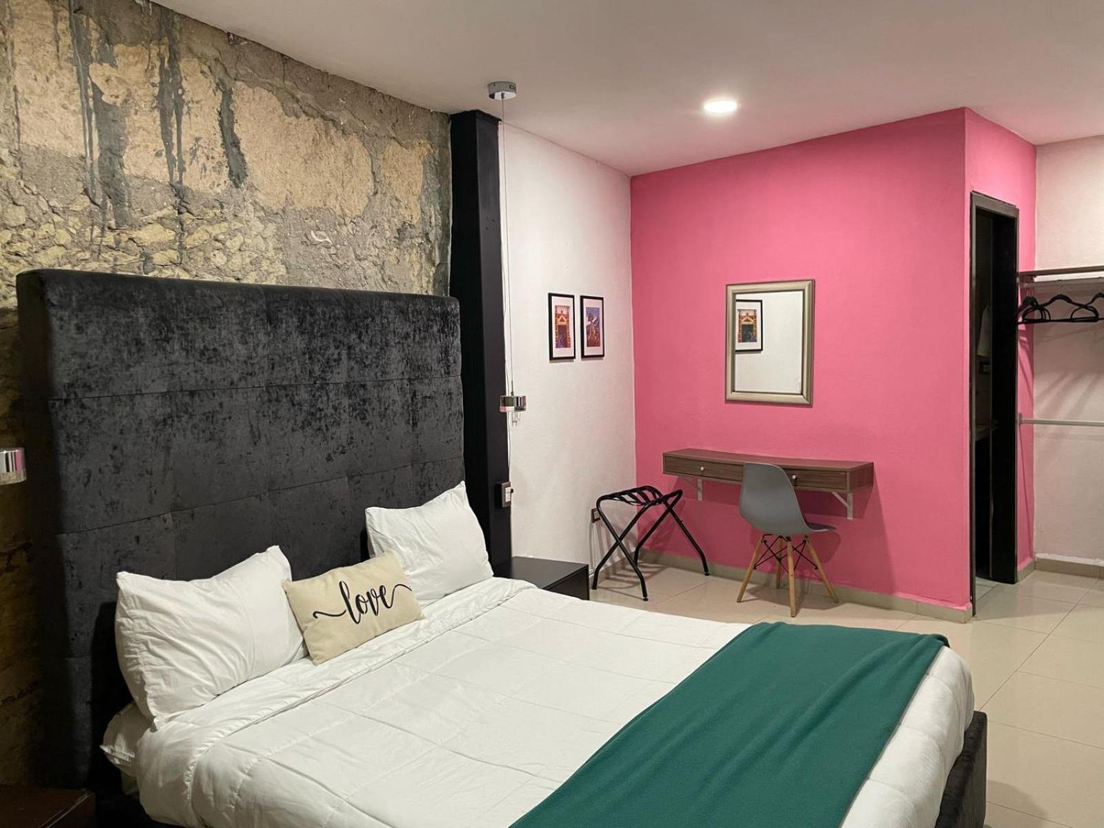 Adhoc Boutique Barrio Antiguo