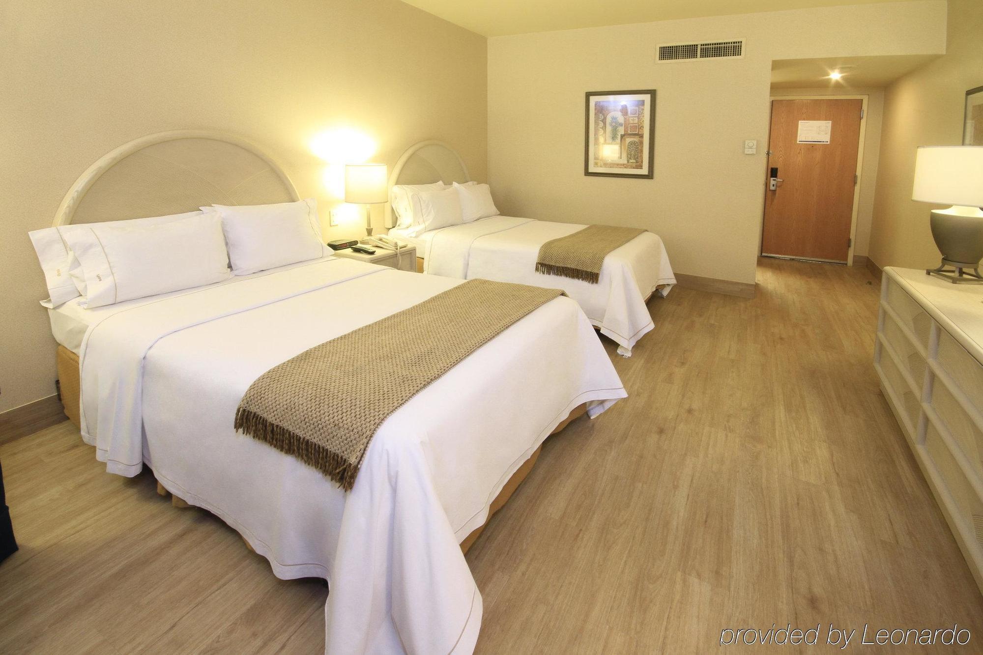 Hotel Express Galerias-san Jeronimo, An Ihg Monterrey