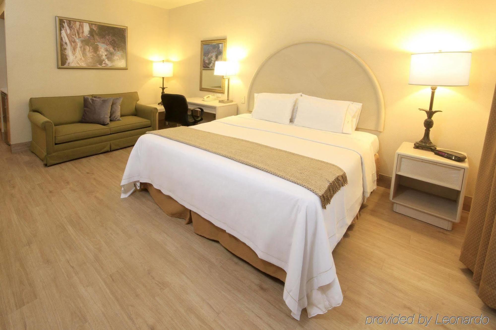 Hotel Express Galerias-san Jeronimo, An Ihg Monterrey