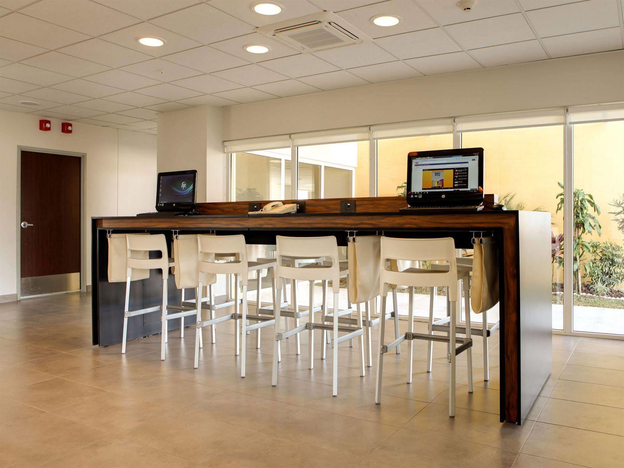 Hotel Express By Marriott Norte