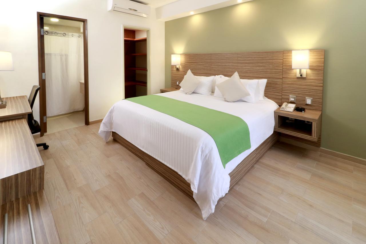 Wyndham Garden Valle Real Hotel 3*