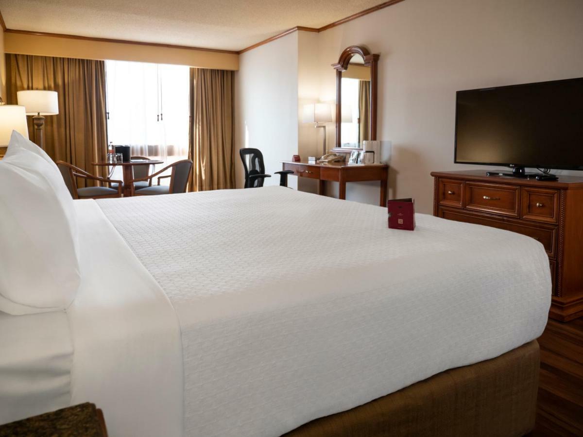 Crowne Plaza By Ihg 5*