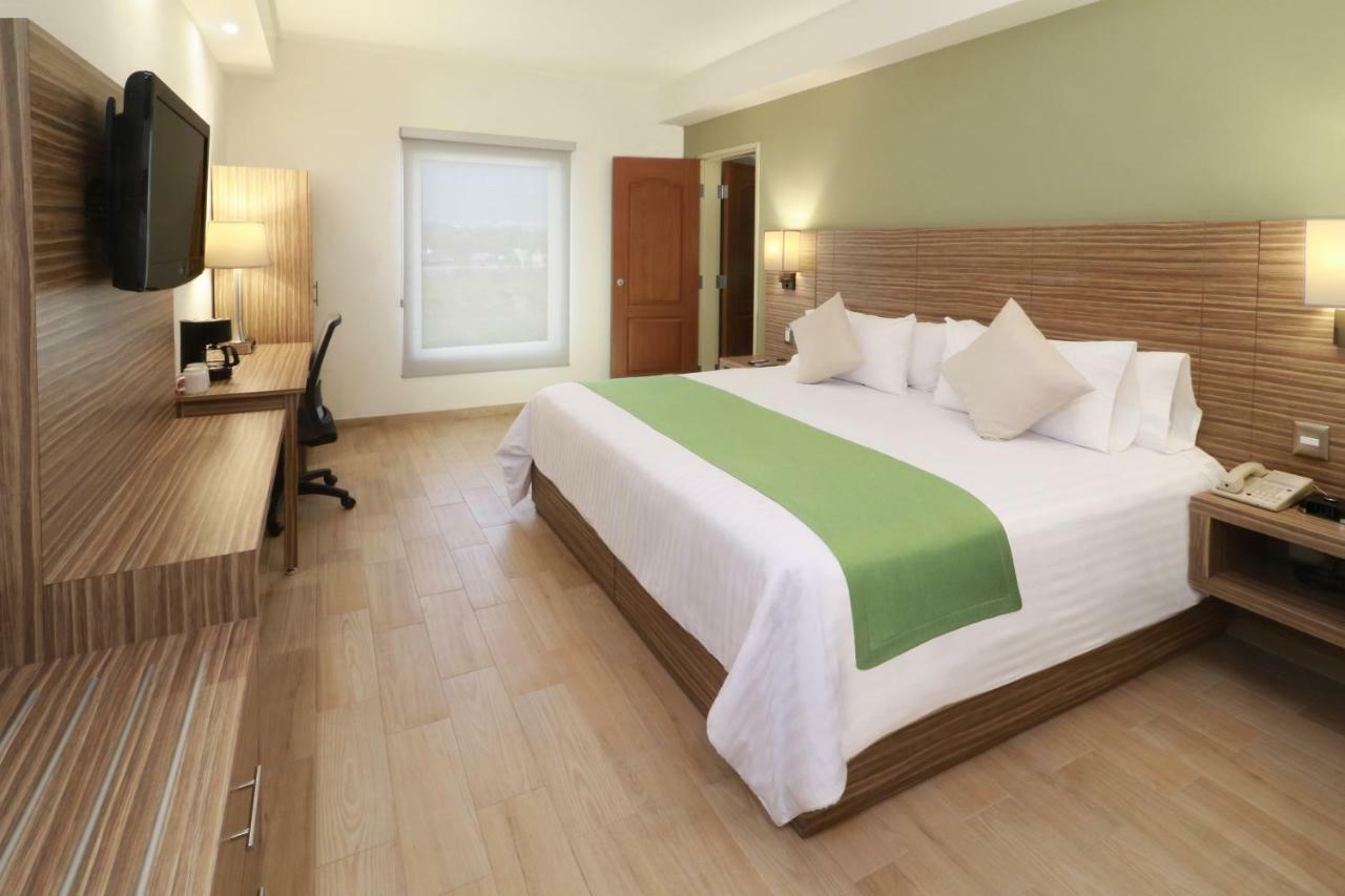 Hotel Wyndham Garden Valle Real 3*