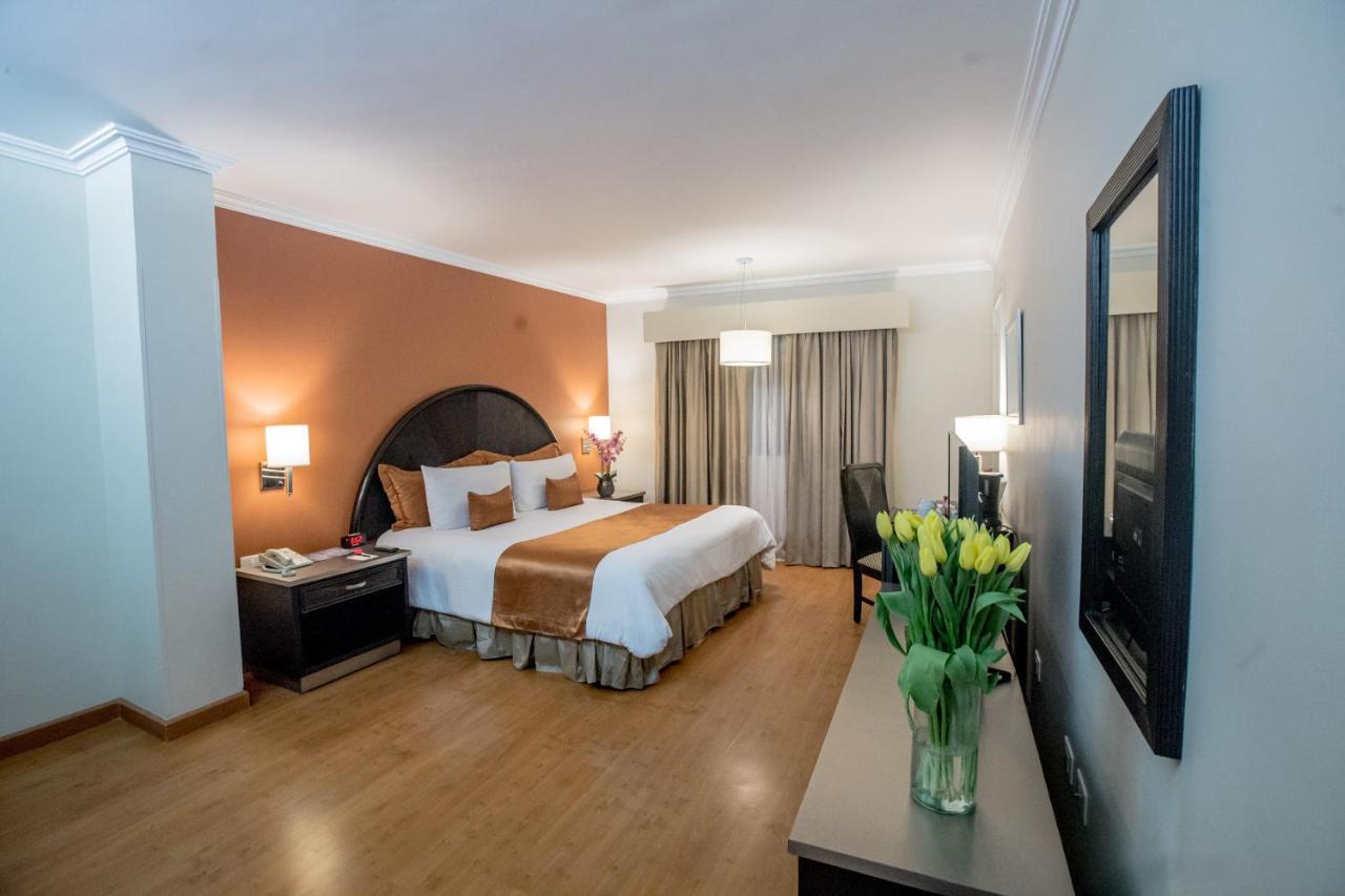 Plaza De Oro 5*