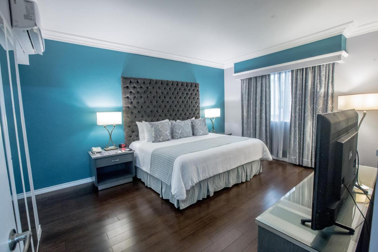 Hotel Plaza De Oro 5*