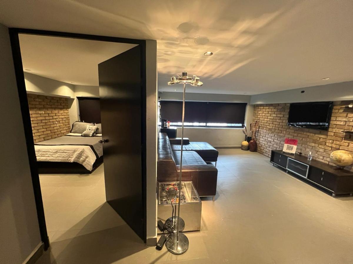 Hotel Adhoc Madero *