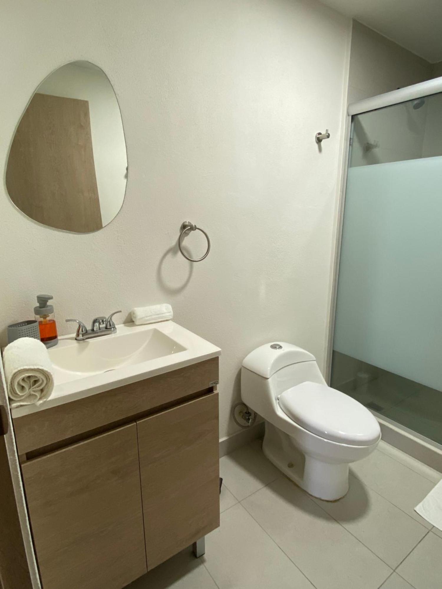 Lux 2 Bedroom Apartment, Swimming Pool, Gym And Free Parking Spot In Macro Plaza Area *