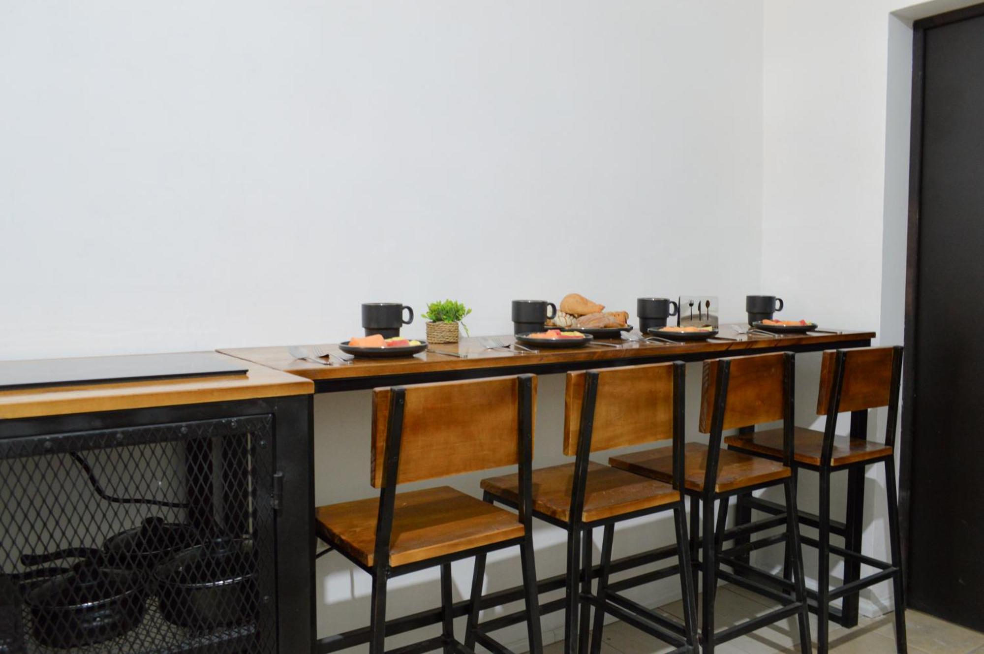 Ramon Corral 504 A, Col Hidalgo Monterrey