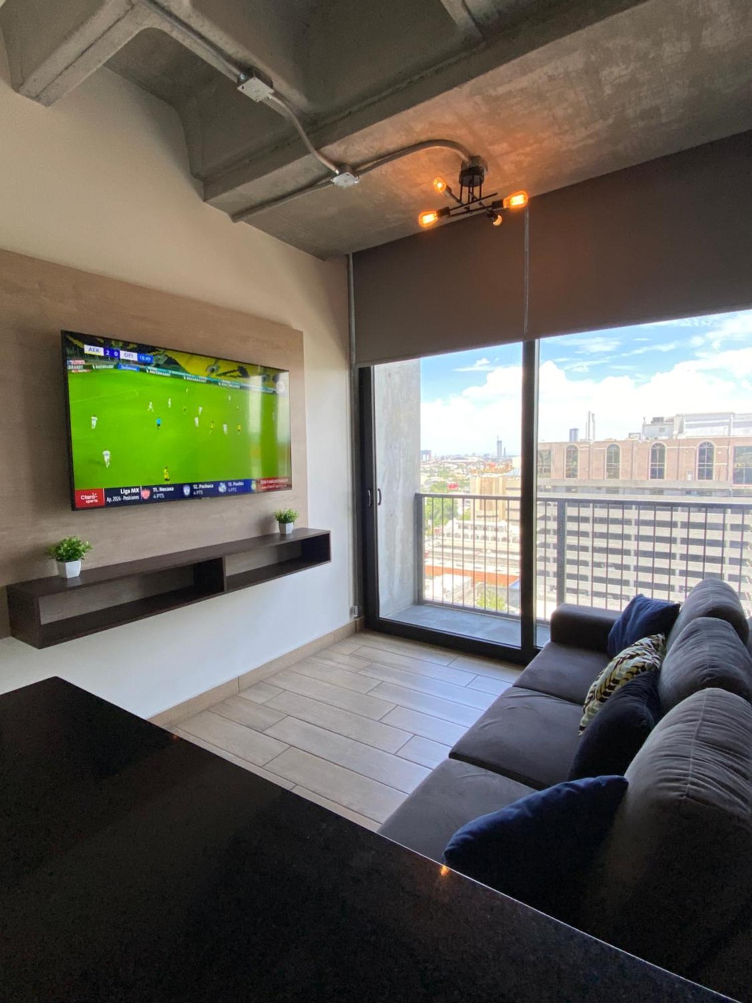 Apartment Lux 2 Bedroom Apartment, Swimming Pool, Gym And Free Parking Spot In Macro Plaza Area
