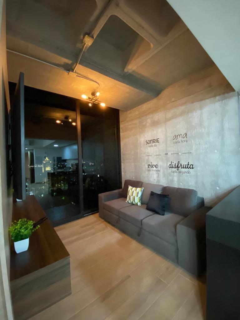 Lux 2 Bedroom Apartment, Swimming Pool, Gym And Free Parking Spot In Macro Plaza Area * Monterrey