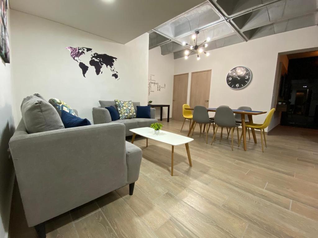 Lux 2 Bedroom Apartment, Swimming Pool, Gym And Free Parking Spot In Macro Plaza Area Monterrey