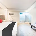 Hotel 202