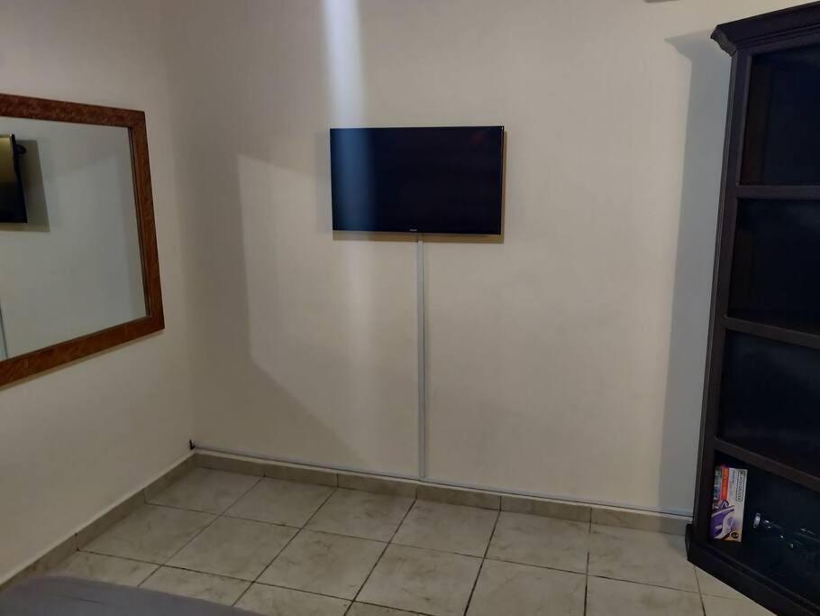 2km Aeropuerto #3 Entrada Independiente Apartamento