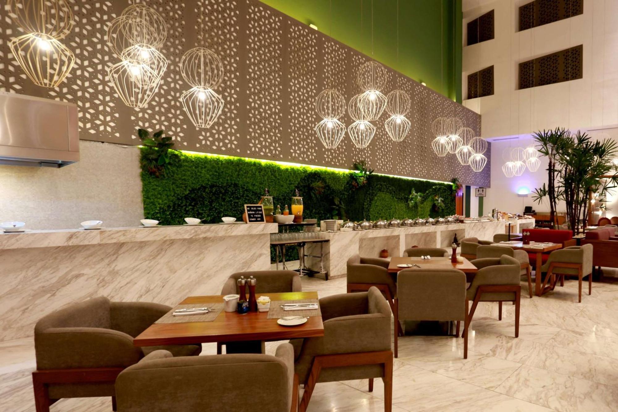 Wyndham Ambassador Centro 4*