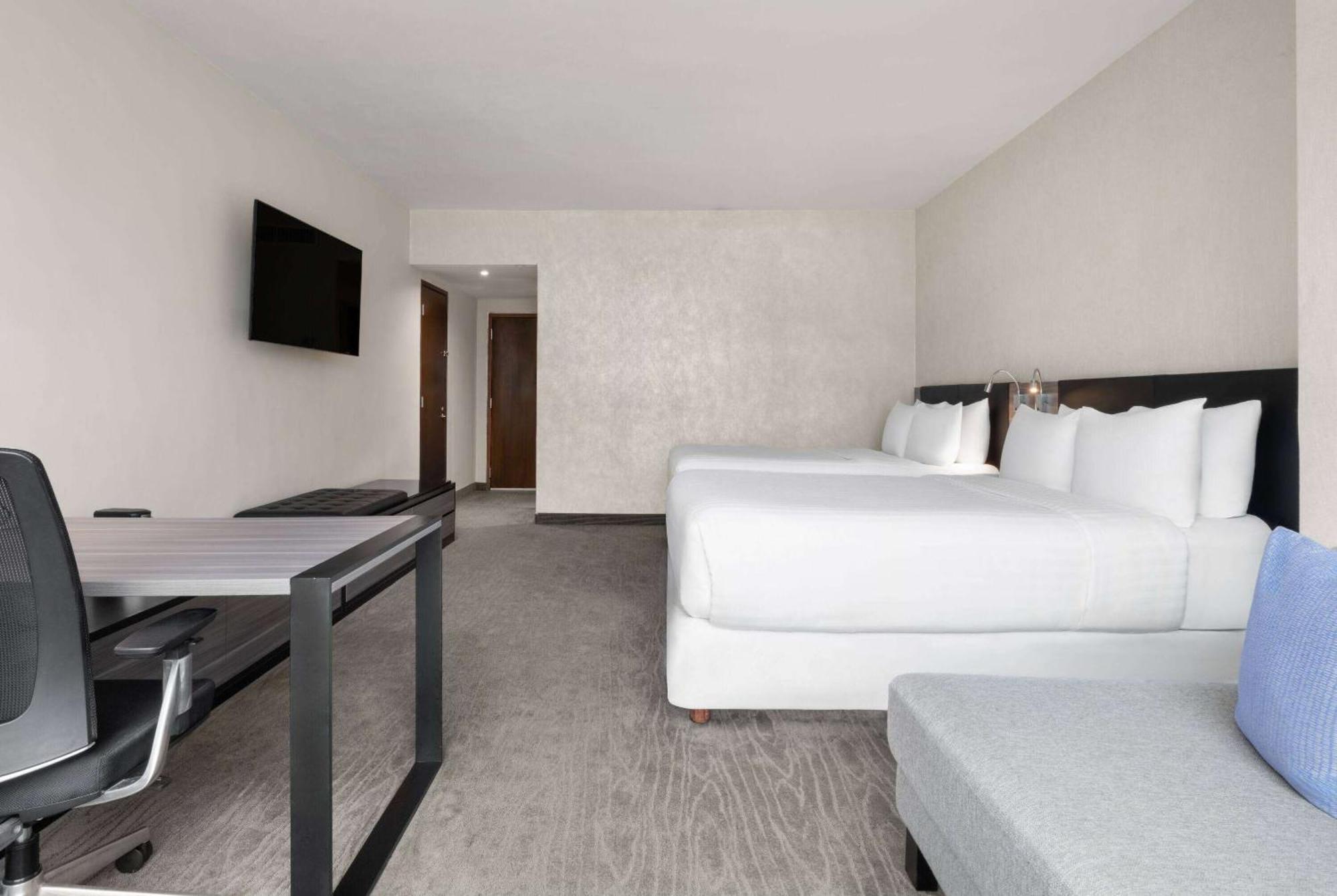 Wyndham Ambassador Centro 4*