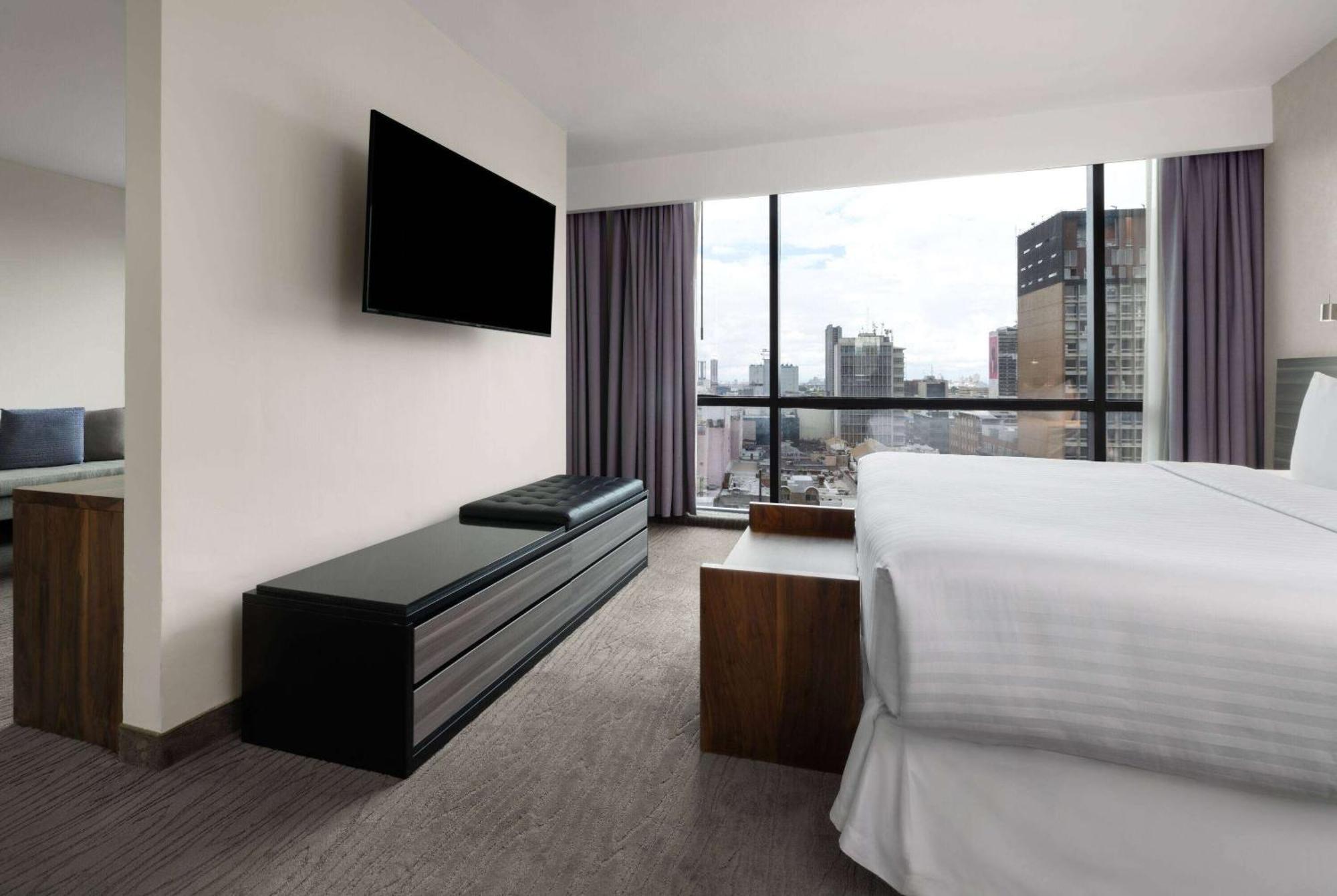 Wyndham Ambassador Centro Hotel