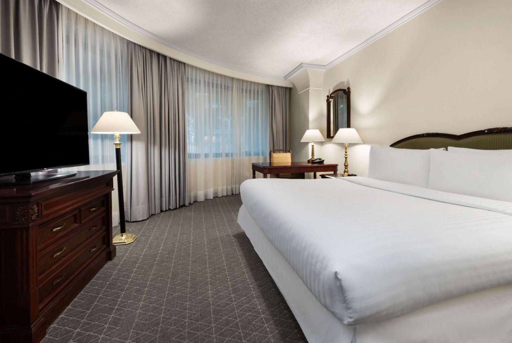 Wyndham Ambassador Centro Hotel 4*