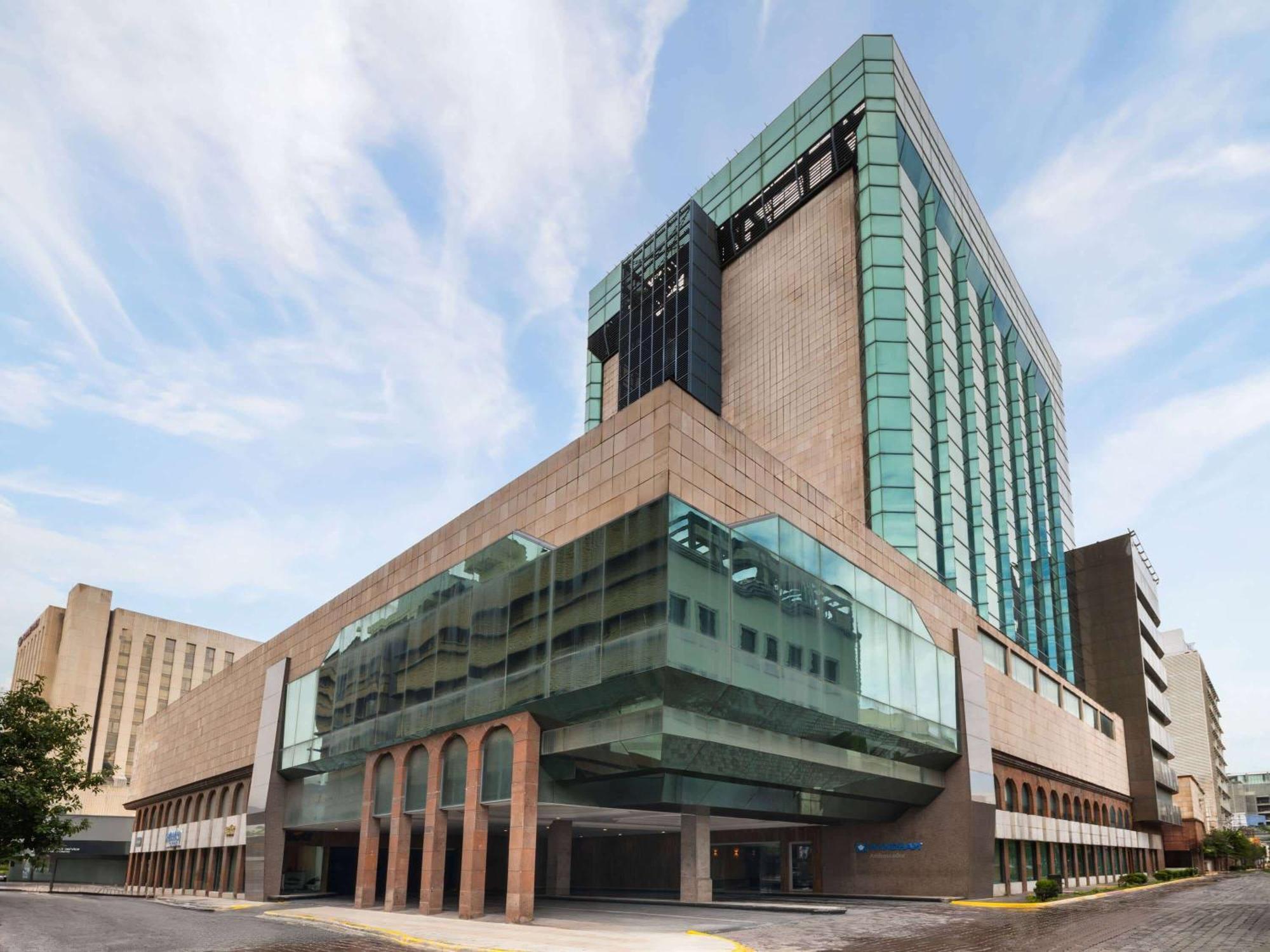 Wyndham Ambassador Centro Hotel
