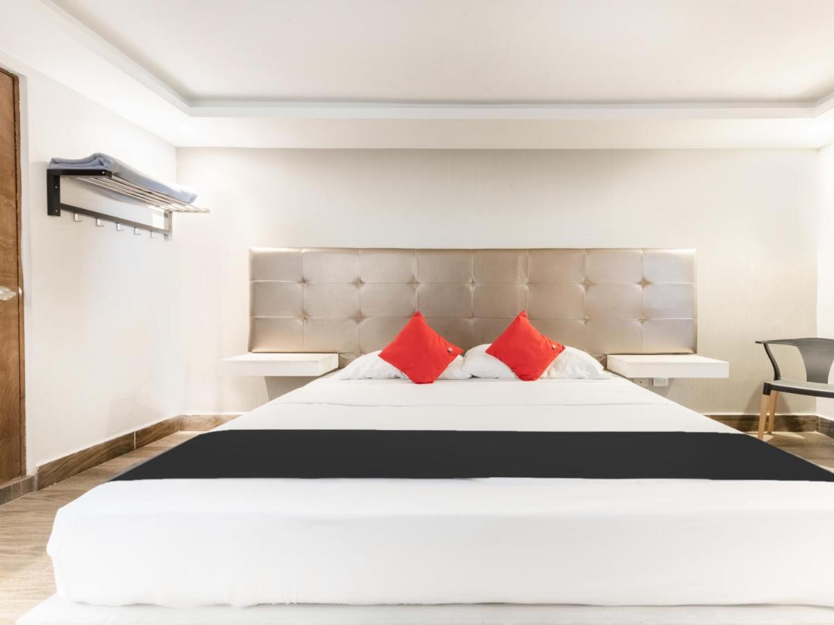 Hotel 202